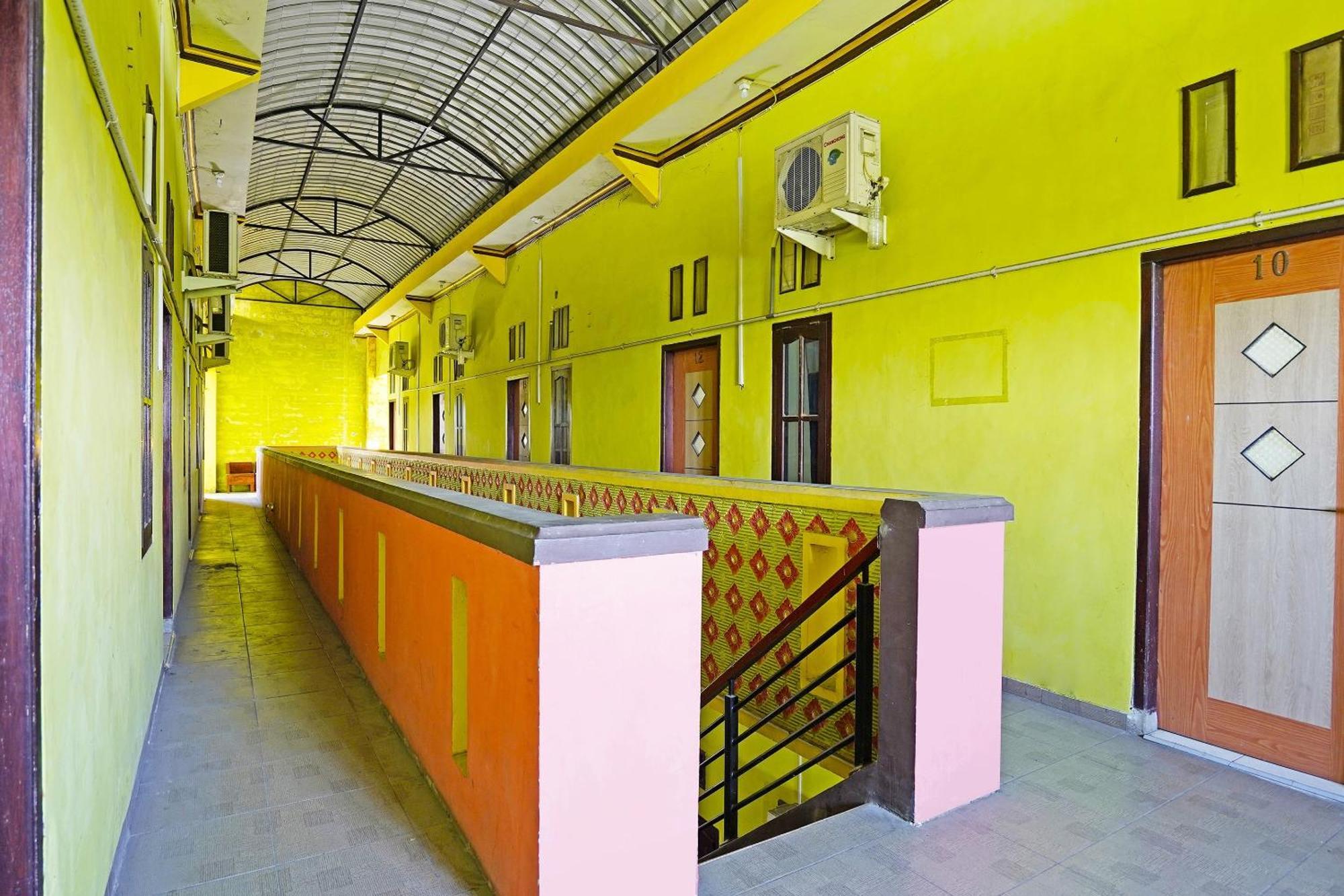 Oyo 91583 D'Cost Green Syariah Surabaya Exterior photo