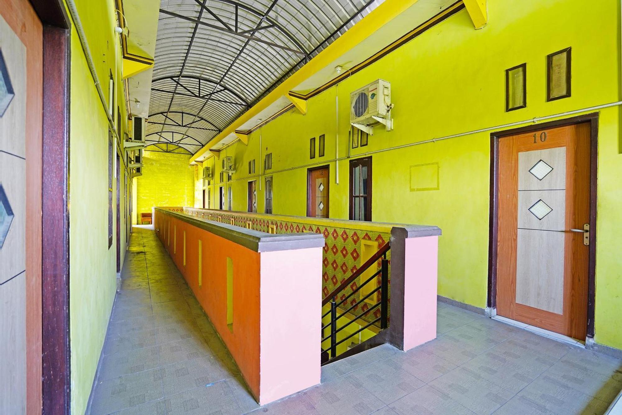 Oyo 91583 D'Cost Green Syariah Brebek Exterior photo